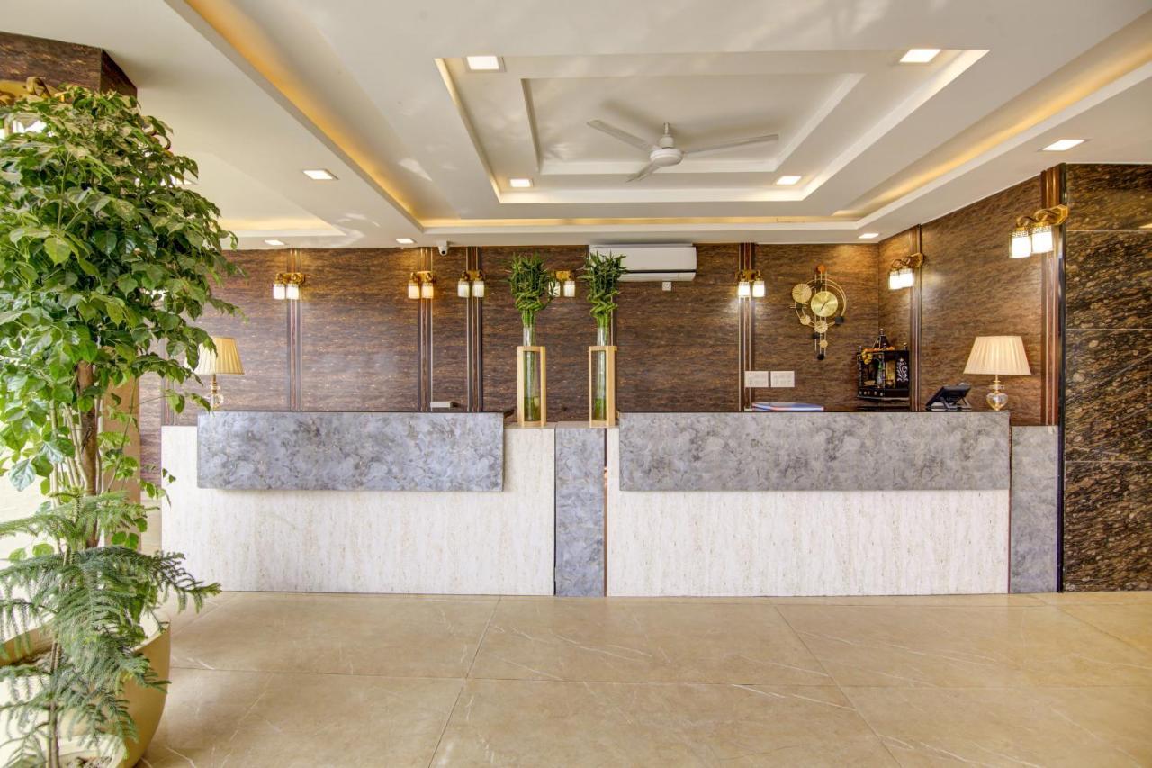 Hotel Park Tree Near Delhi Airport ニューデリー エクステリア 写真